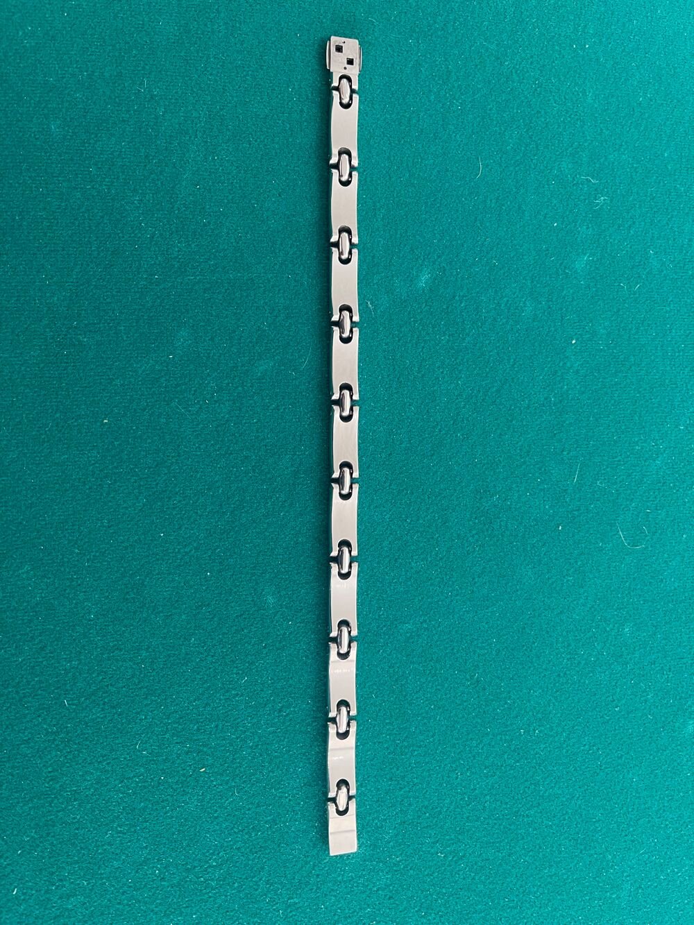 bracelet pequignet tr&egrave;s bon &eacute;tat longueur 23 cm Bijoux et montres