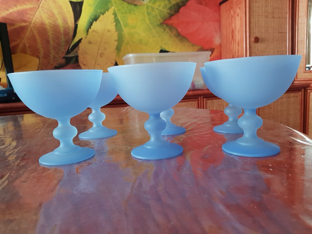 Lot de 6 coupelles &agrave; dessert en verre. Décoration