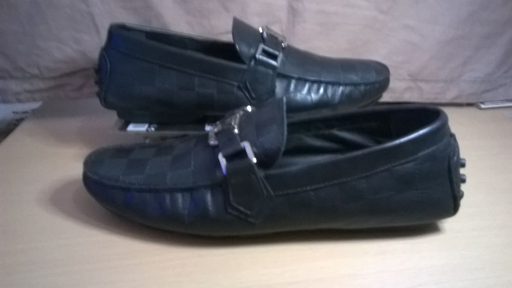mocassins Vuitton en cuir noir vintage. Chaussures