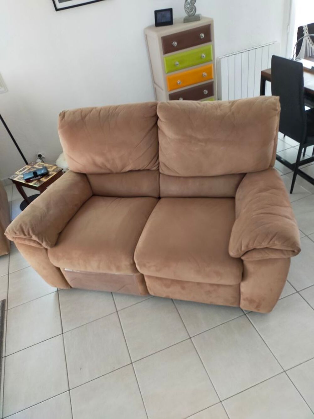 Banquette deux places couleur daim Meubles