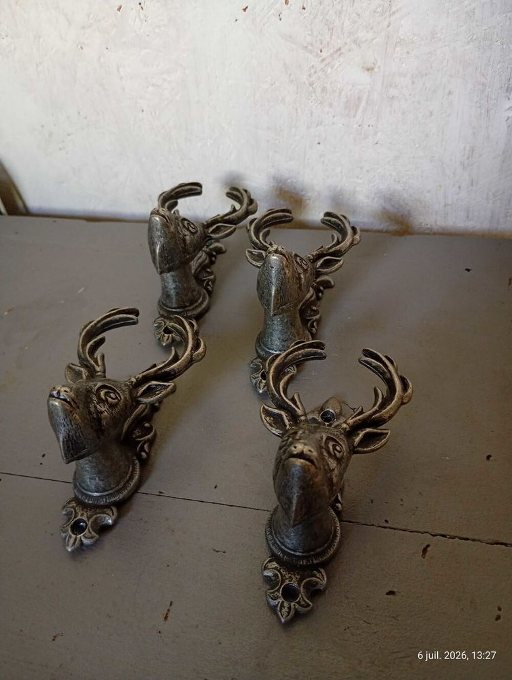 4 tr&egrave;s beaux crochets t&ecirc;te de cerf 