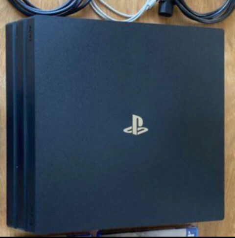 Pack PS4 Pro 1To   manette   jeux   accessoires PS4 160 Niort (79)