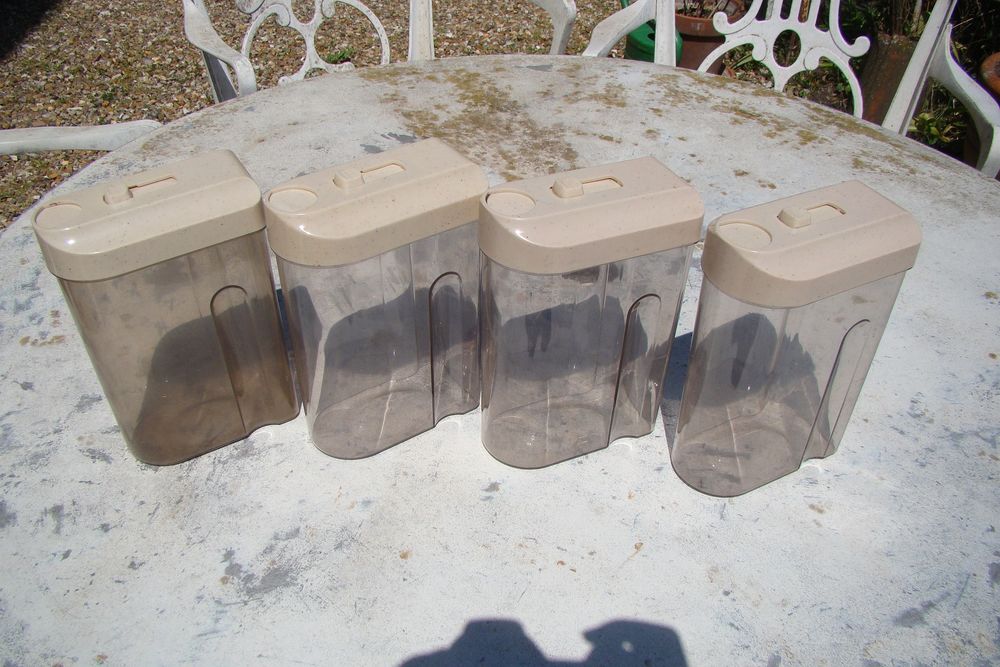 Lot de 4 bo&icirc;tes / verseuses Curver vintage Cuisine