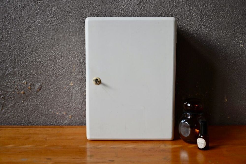 Armoire pharmacie de toilette ou de salle de bain vintage Meubles