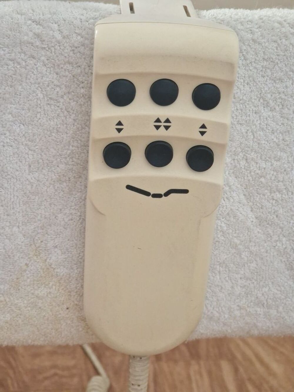 Sommier &eacute;lectrique &agrave; t&eacute;l&eacute;commande 80 x 200
avec matelas Meubles