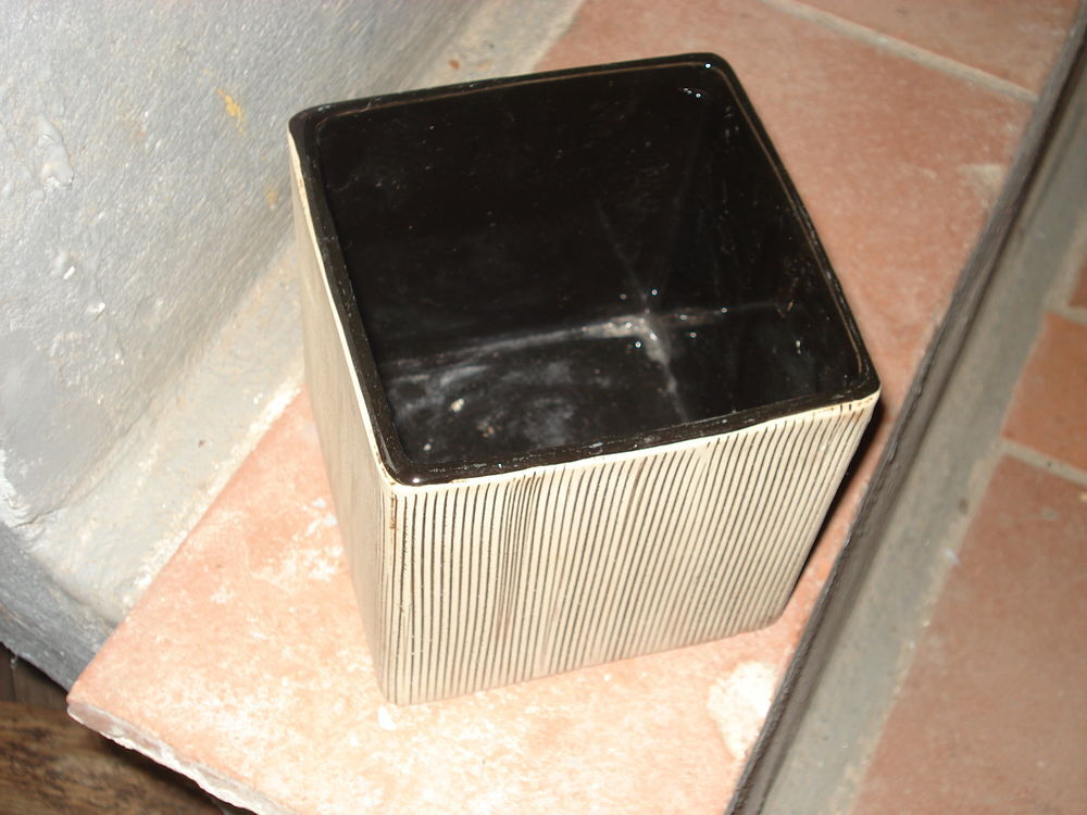 pot carr&eacute; pour fleurs cr&egrave;me ou autre neuf Jardin