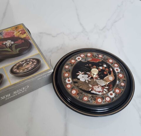 plateau ancien laqu� en m�lanine noir motif floral japonais avec compartiment... 20 Auxerre (89)