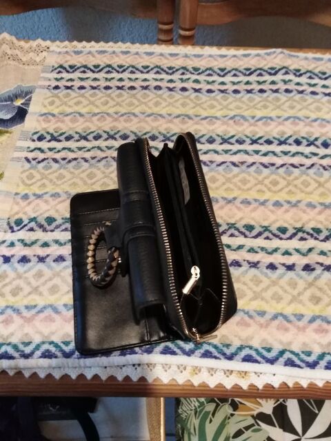 portefeuille femme 30 La Fare-les-Oliviers (13)