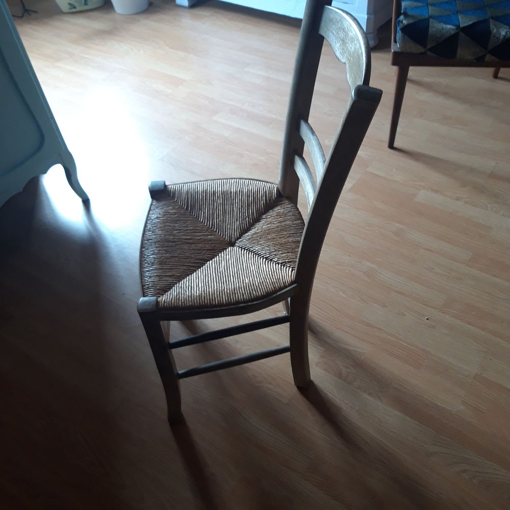 TABLE DE FERME EN CHENE MASSIF 
AVEC 6 CHAISES PAILLEES Meubles
