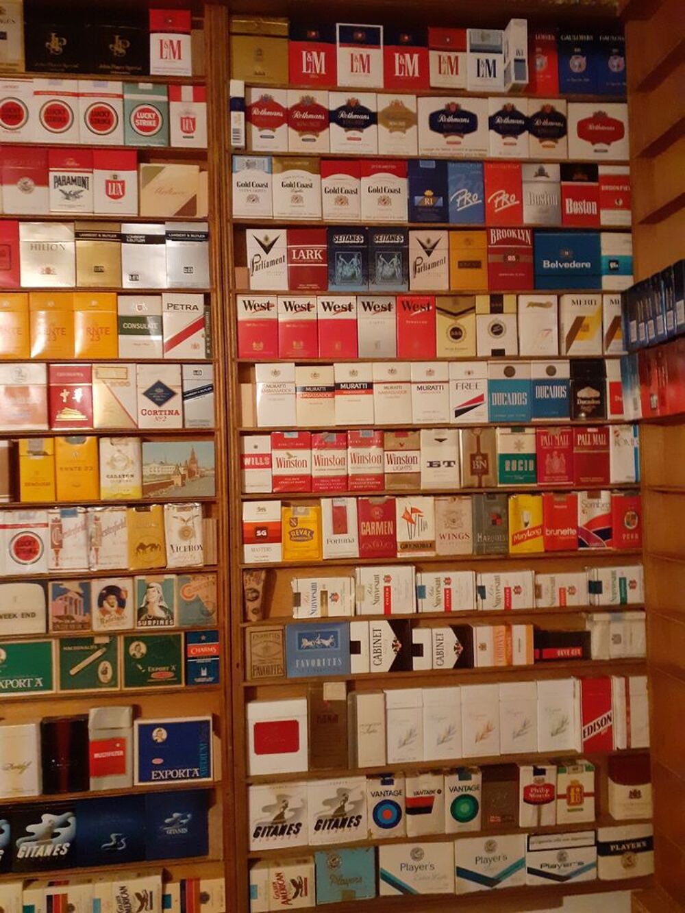 Paquets de Cigarettes Vides 