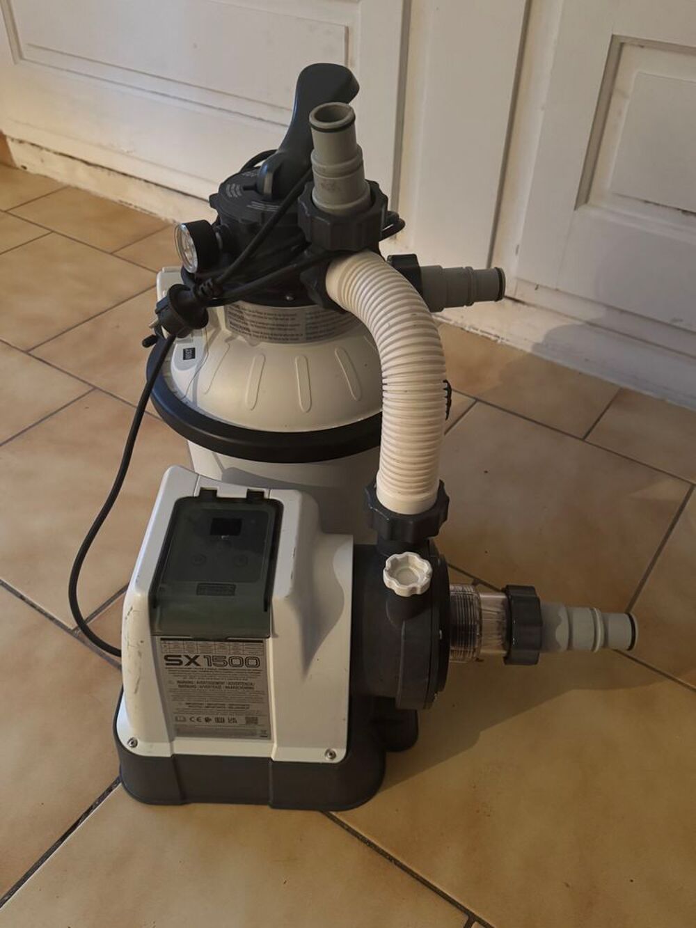 Pompes de piscine intex servi un &eacute;t&eacute; quasiment neuf Jardin