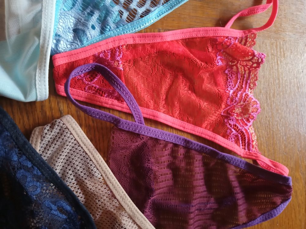 LOT STRING MULTICOLORE Vêtements