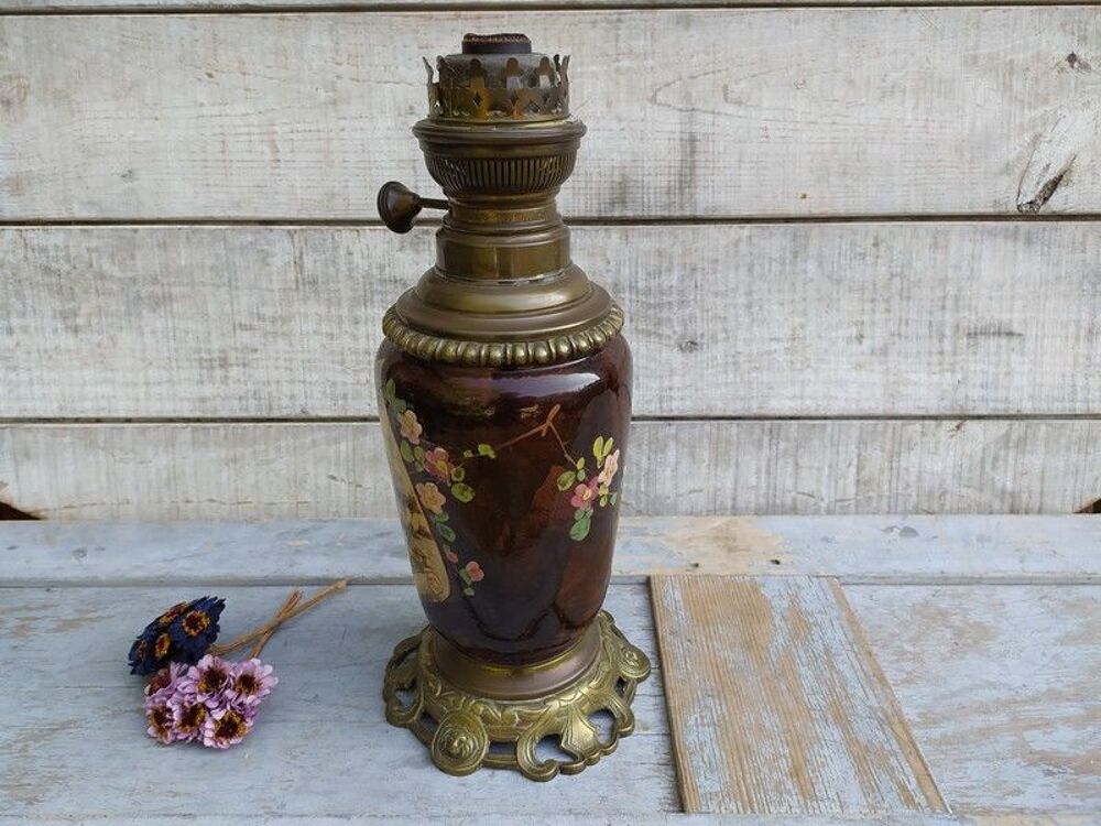 Ancienne Lampe &agrave; P&eacute;trole Fa&iuml;ence et Bronze D&eacute;cor Moulin Décoration