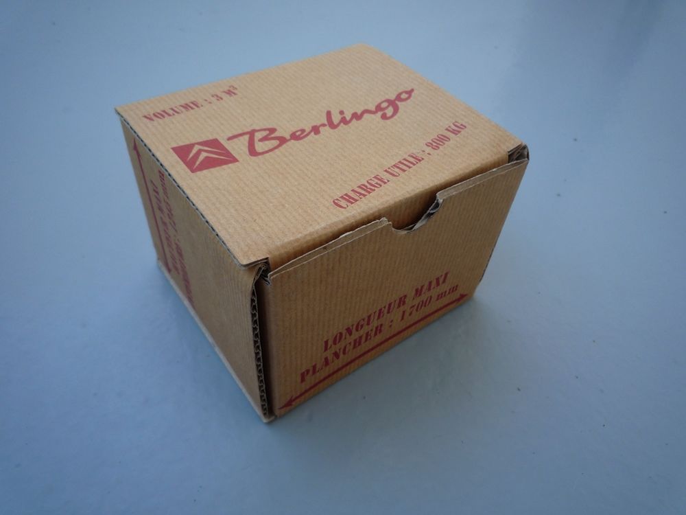 CITRO&Euml;N BERLINGO - Bo&icirc;te carton publicitaire 