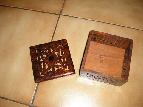 Trs jolie boite en bois sculpte 40 Septmes-les-Vallons (13)