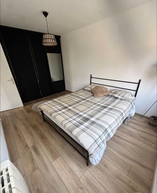  Appartement à louer 4 pièces 80 m²