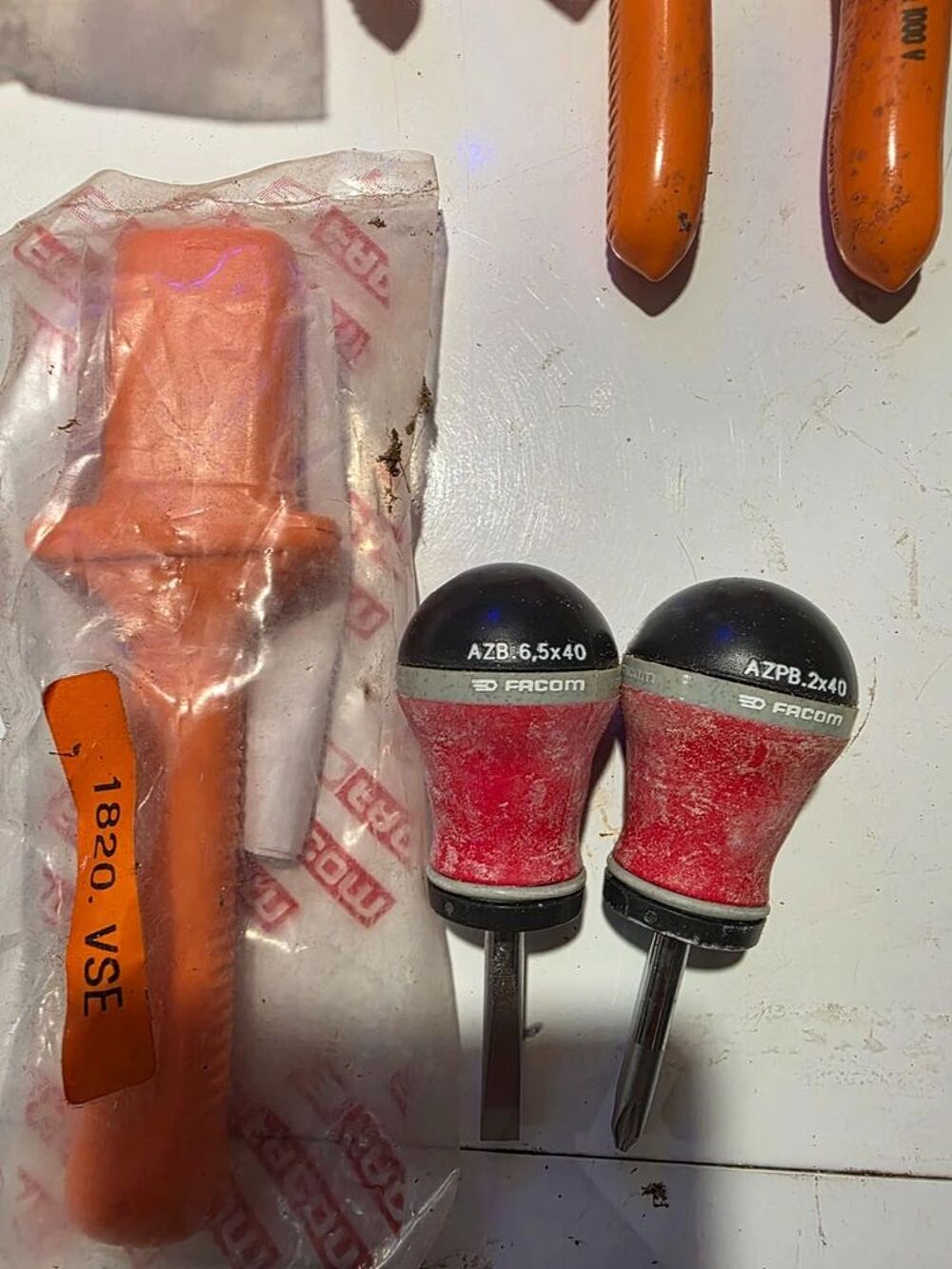 Lot pinces + tournevis isoles facom Bricolage