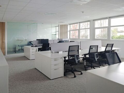 Réservez un bureau partagé ou un espace de coworking à MASSY, Stop & Work Massy  235 91300 Massy