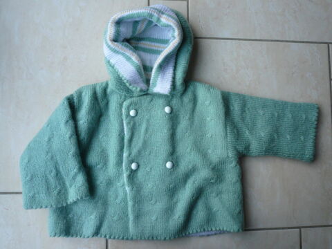 Manteau rversible 6 mois (n32)      15 Franqueville-Saint-Pierre (76)
