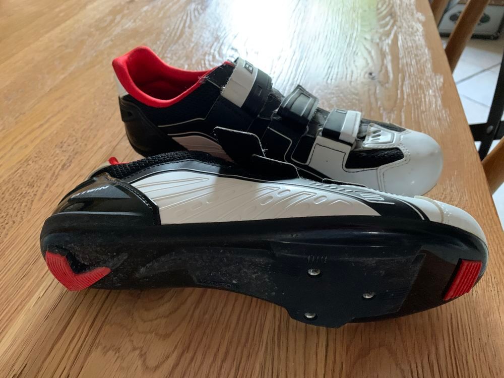 chaussures v&eacute;lo course casque btwin Vélos