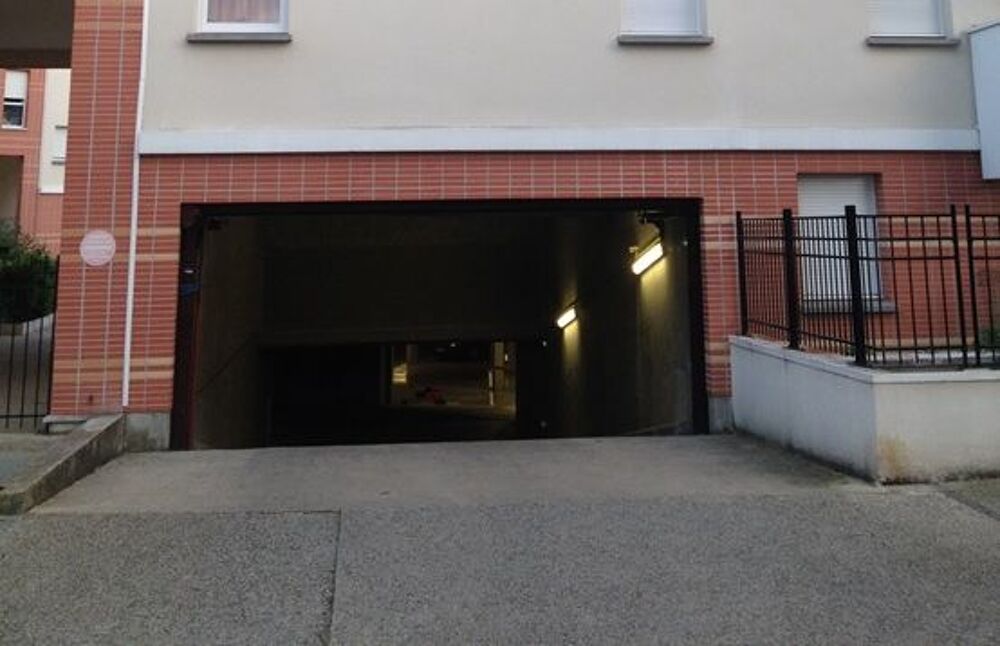 Location Parking/Garage Place de Parking souterrain - Lucé Lucé