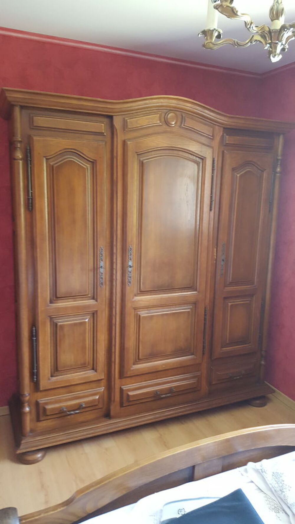 Armoire ch&ecirc;ne massif 3 portes 3 tiroirs Meubles