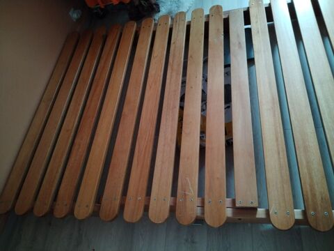 Canap futon rouge 80 Noisiel (77)