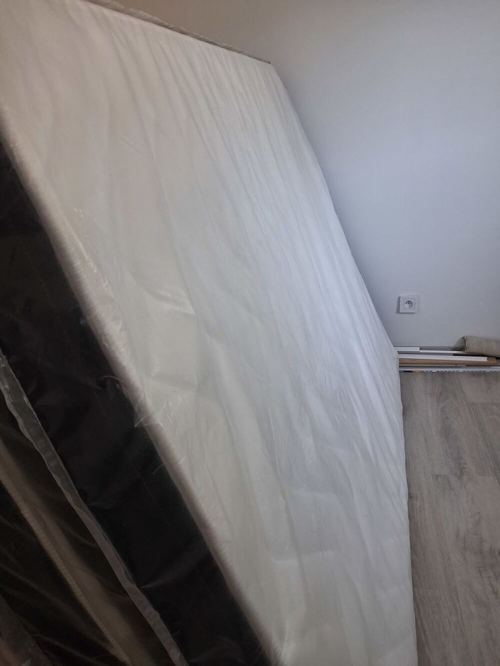 Matelas jamais utilis&eacute;, dans son emballage, 140 x 190cm Meubles