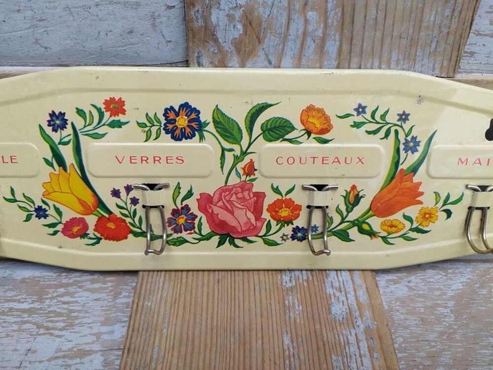 Accroche Torchons Vintage T&ocirc;le lithographi&eacute;e Motif Fleurs 