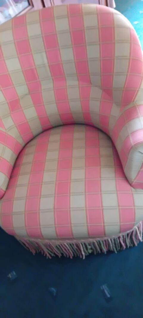 Lot 2 fauteuils crapaud Tournus (71)