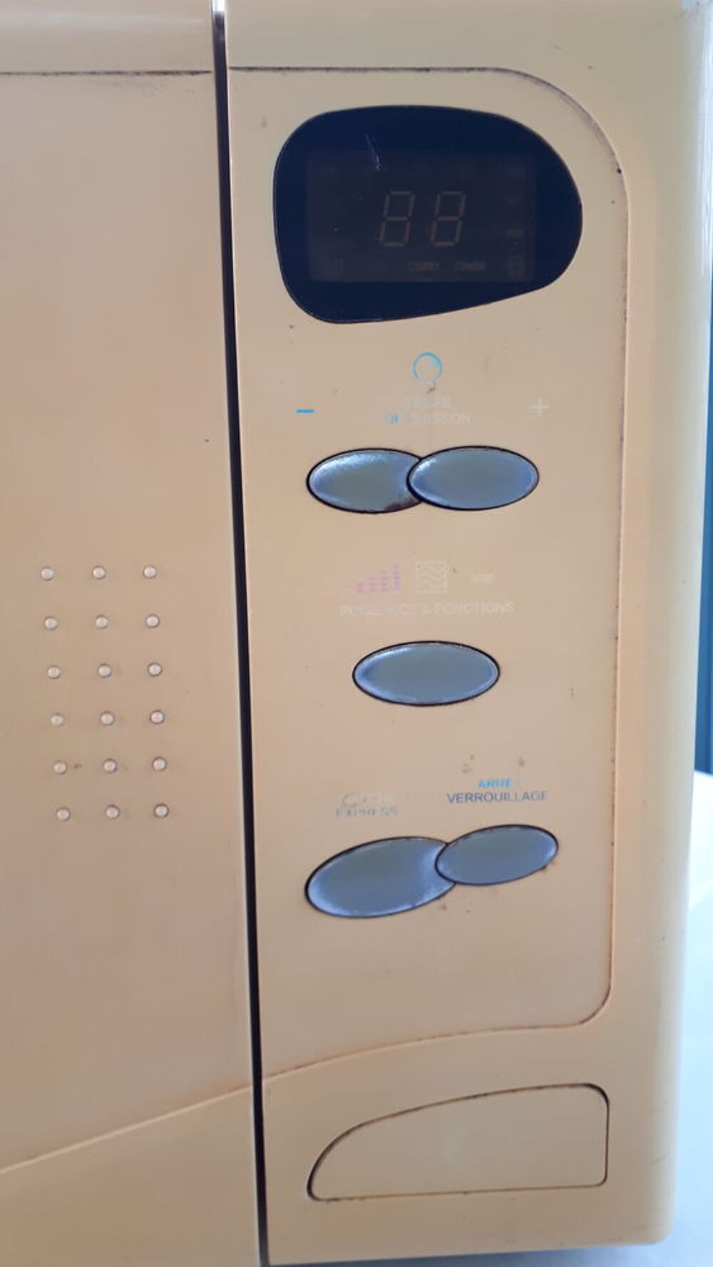 Micro-ondes grill combin&eacute; Electroménager