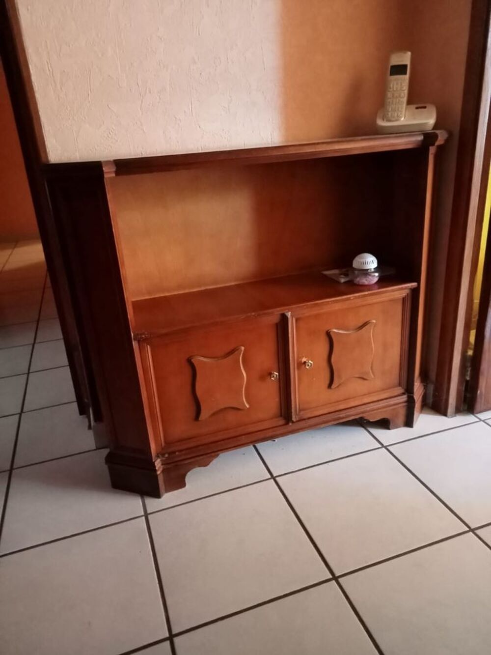 Mobilier de rangement et d&eacute;coration. Meubles