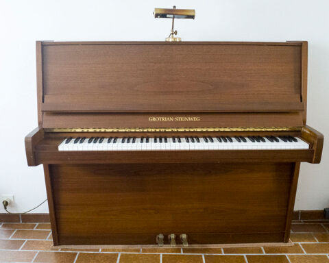 Piano droit noyer satine GROTRIAN-STEINWEG modle 122M 7000 Fresnes (94)