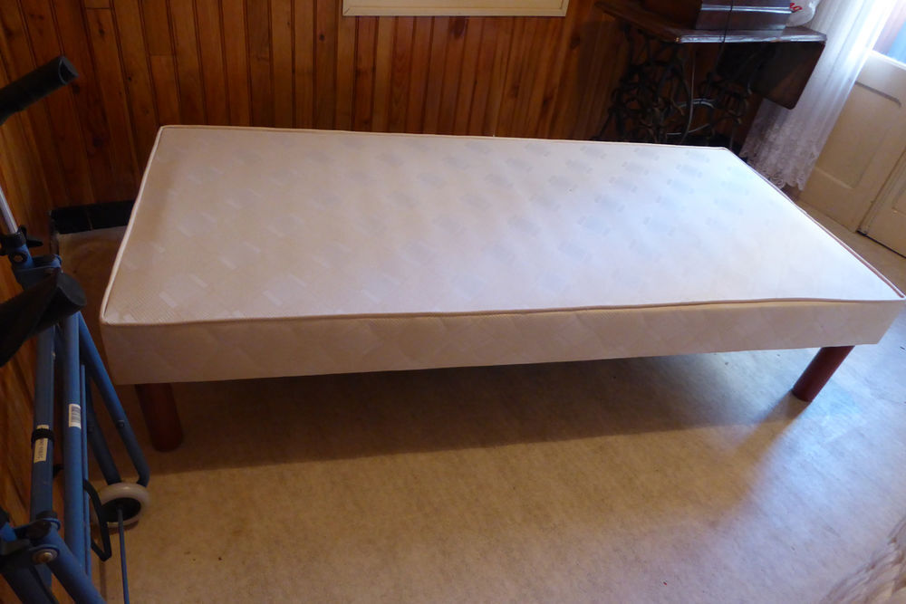 Lit 1personne : sommier et matelas Meubles