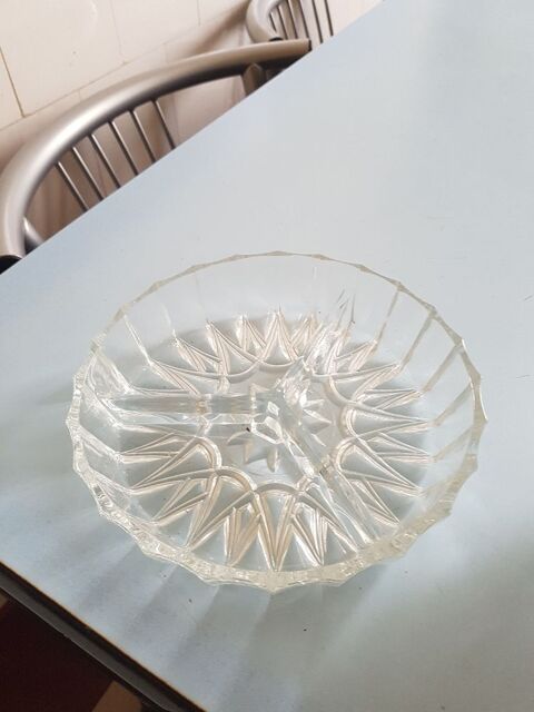 Coupelle en cristal partag�e en 3 pour ap�ritif...  13 Mouxy (73)