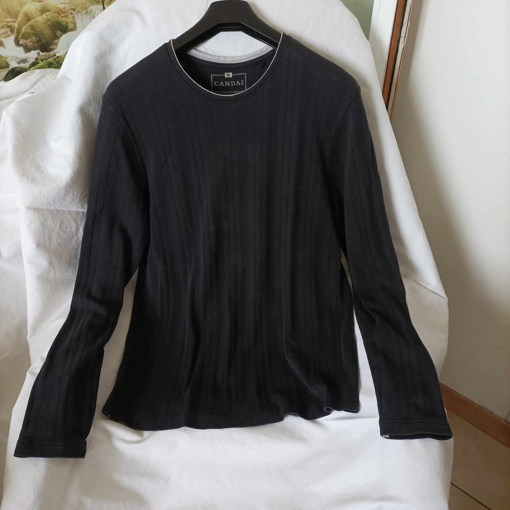 Pull bleu marine , manches longues . Taille XL Vtements