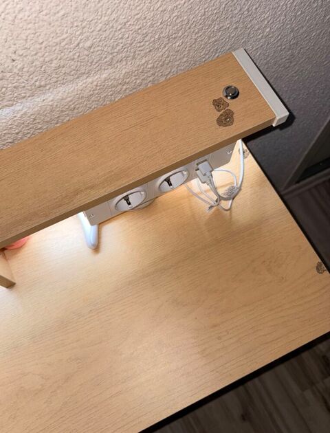 Meuble de Rangement avec 9 Tiroirs et Eclairage LED, Multiprise, Lons-le-Saunier (39)