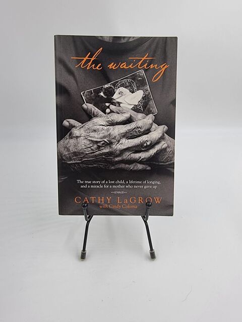 Livre The Waiting (Cathy LaGrow) (texte UK) 1 Vulbens (74)