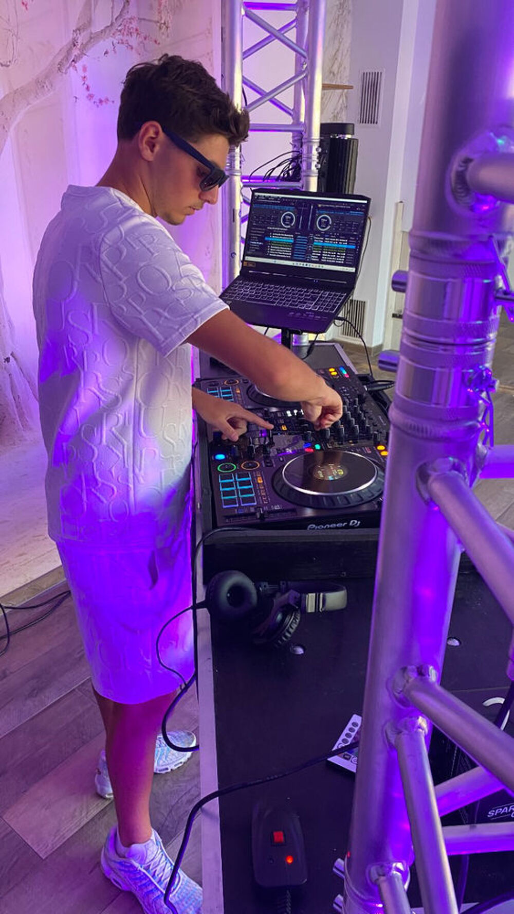   ? DJ Professionnel Généraliste ? Ambiance Garantie 