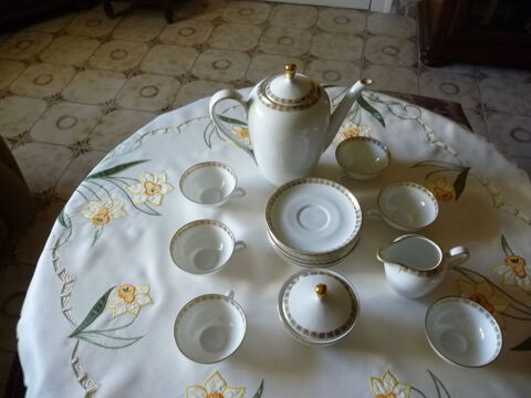 Service � caf� / th�
15 Saint-Fons (69)