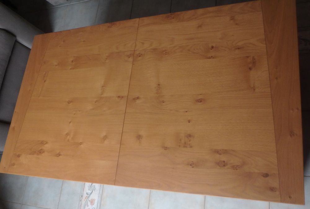 Superbe table de salon en ch&ecirc;ne neuve Meubles