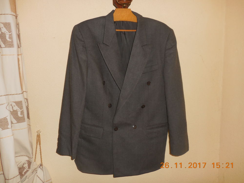 veste pure laine vierge taille 50
Vêtements