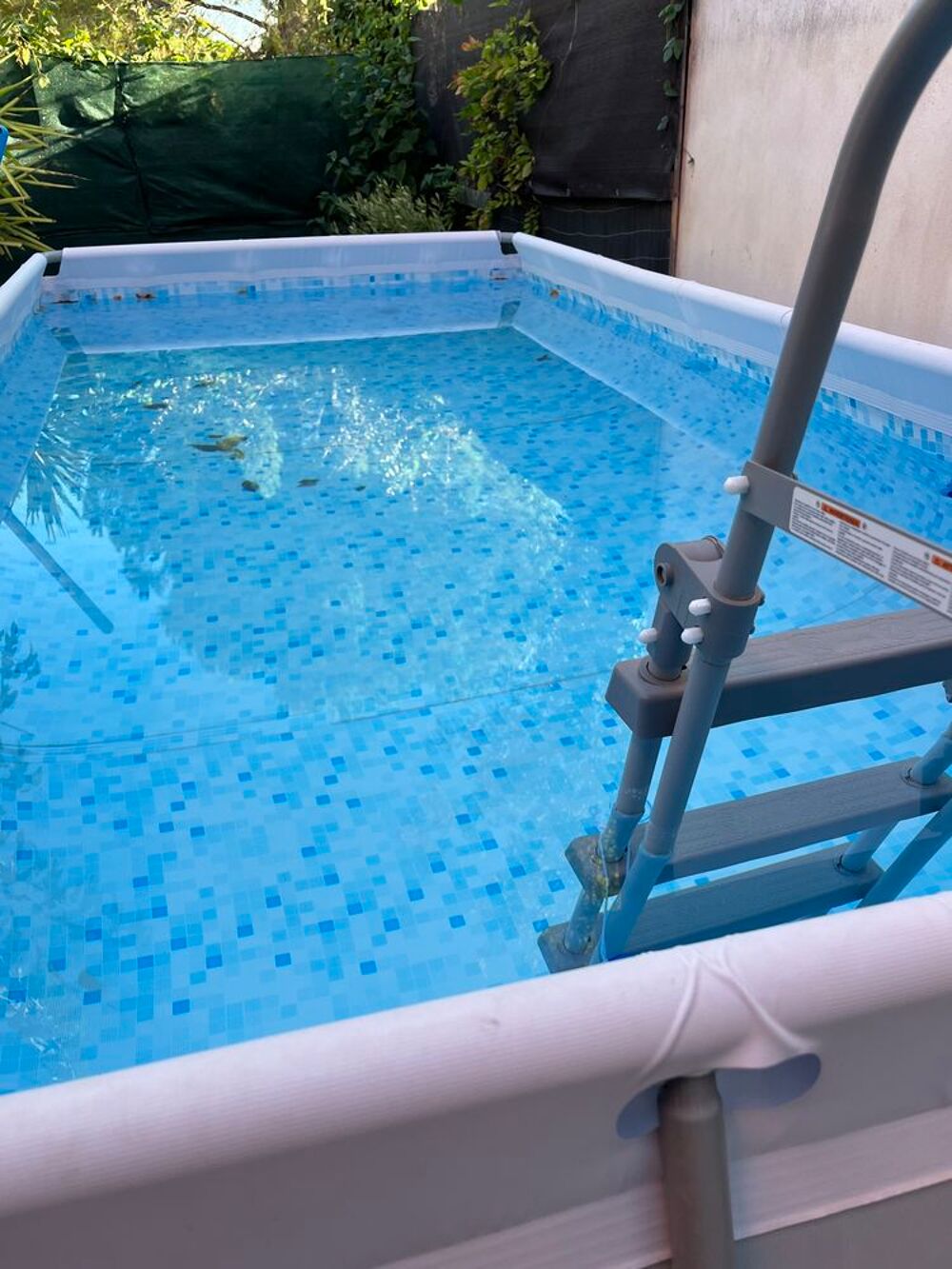 Piscine de 4 m sur 2 sur 1 m Jardin