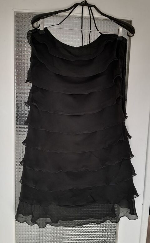 Robe noir � volants 15 L�zignan-Corbi�res (11)