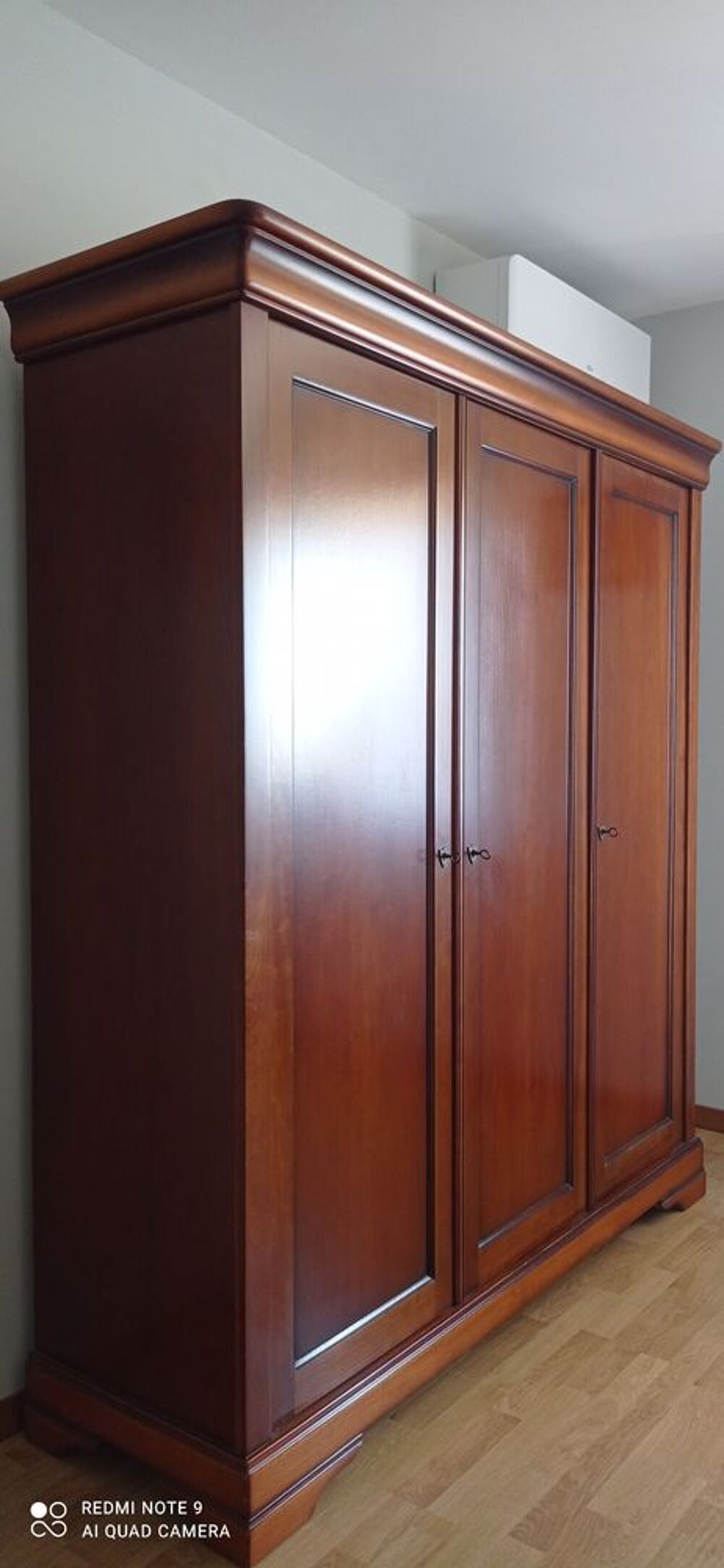  armoire 3 portes 
Meubles