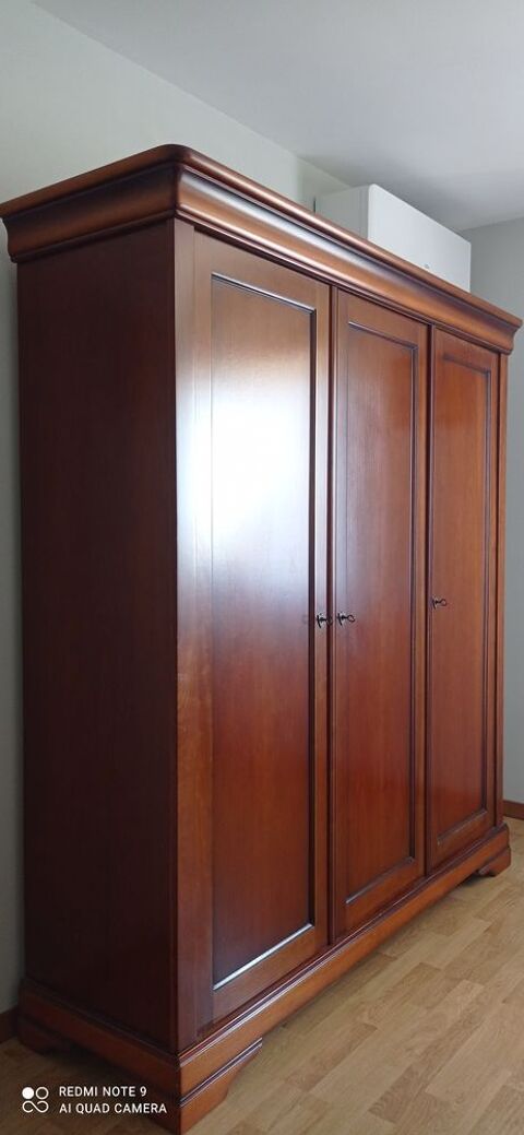  armoire 3 portes 
300 Castelsarrasin (82)