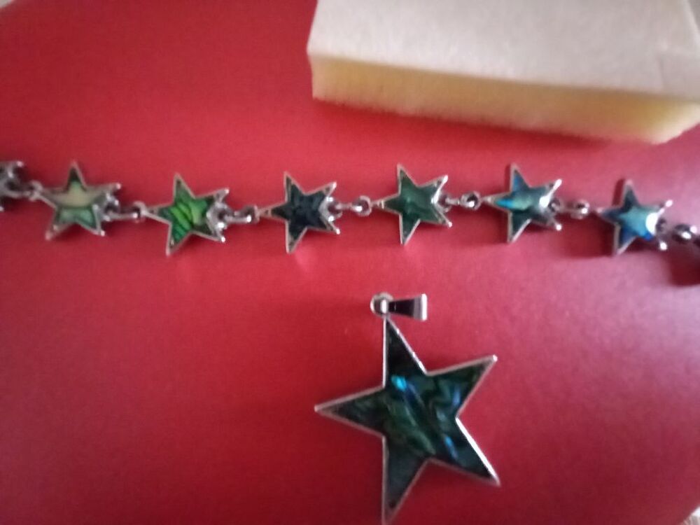 PARURE FANTAISIE IMITATION NACRE VERTE Bijoux et montres