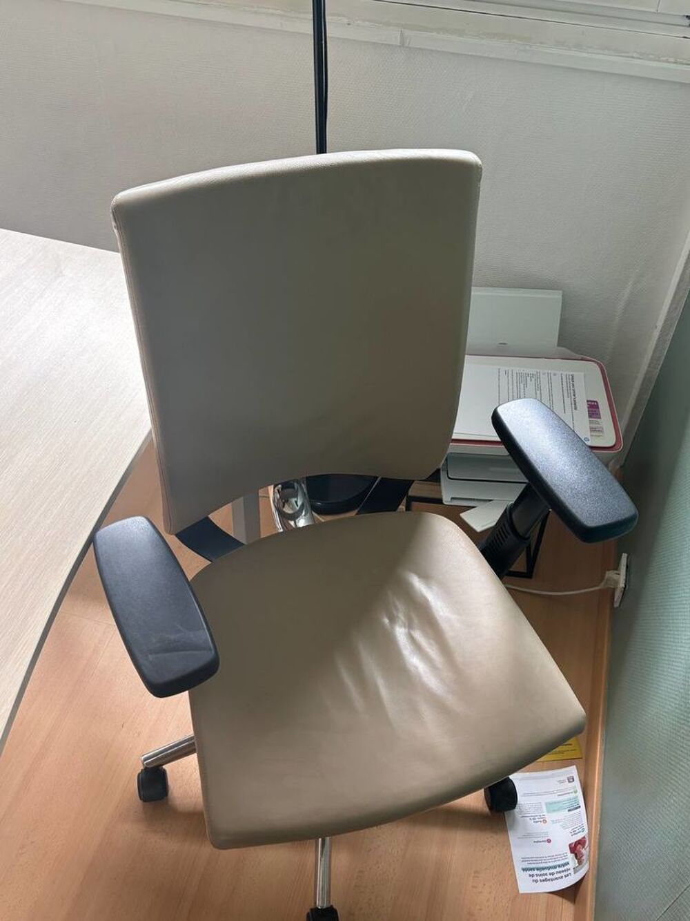 Table de r&eacute;union ovale sur roulettes ? Tr&egrave;s bon &eacute;tat ? 170 Meubles