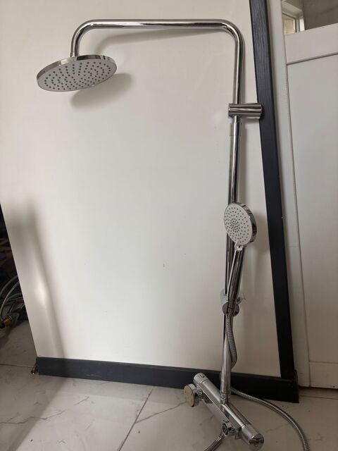Colonne de douche thermostatique avec pomme haute et douchet Le Thillay (95)