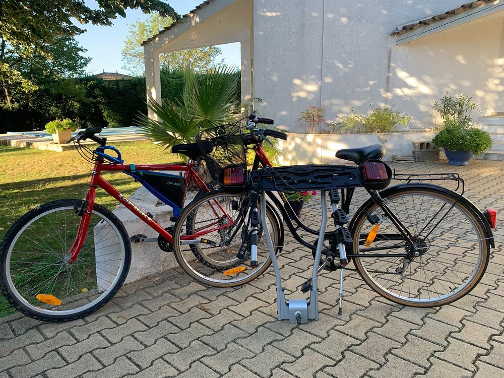  v&eacute;lo VTT+ v&eacute;lo femme avec le porte v&eacute;lo sur attache Vélos